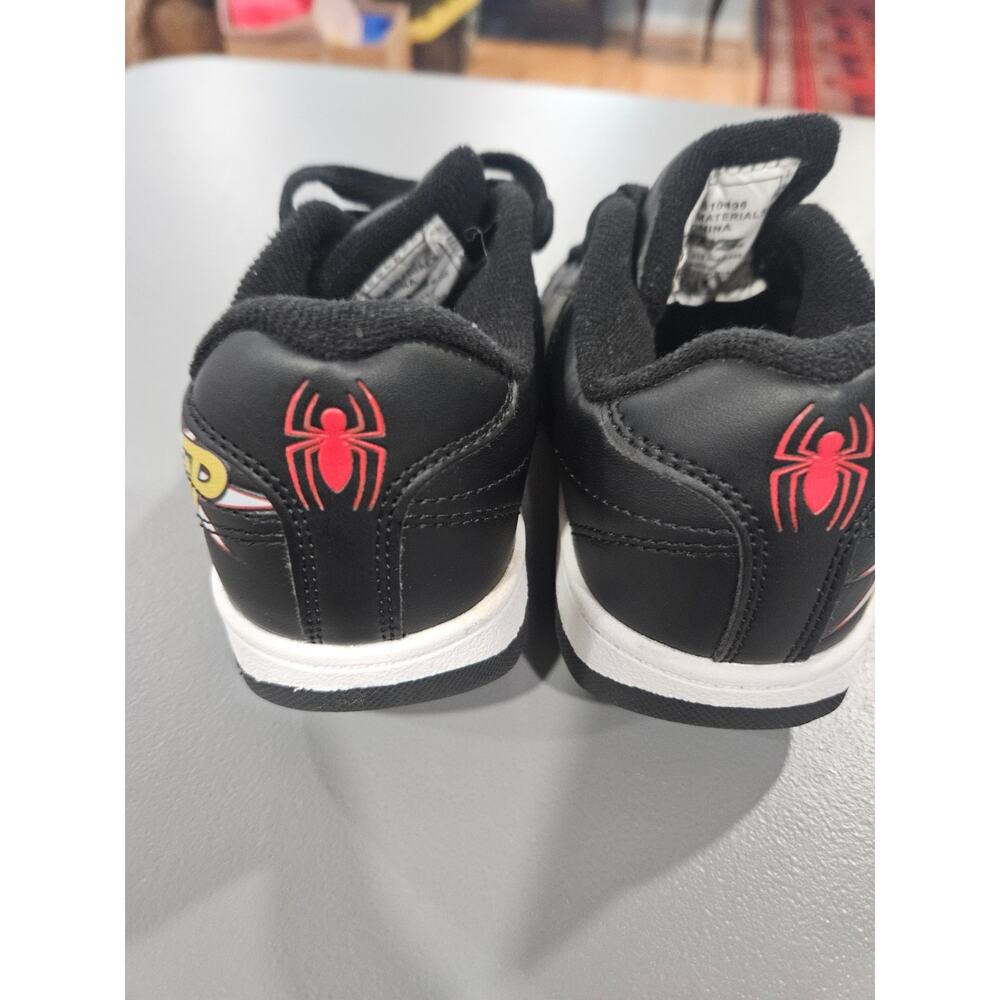 Heelys Spider Man HS10496 Shoes Kids 13 Black Red Wheels Sneakers roller shoes - Picture 4 of 6
